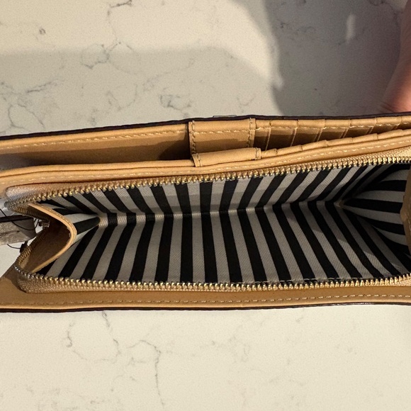 Brand new with tags Kate Spade wallet - Picture 5 of 6